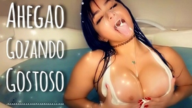 Emanuelly Raquel Gozando Gostoso e fazendo Ahegao na Banheira - Hot Latin girl Orgasm ahegao